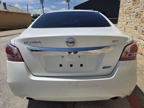 Used 2013 Nissan Altima 2.5 SV FWD image 16