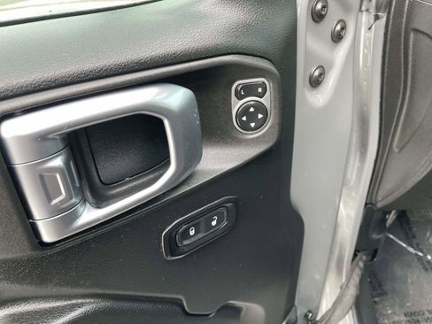 Used 2018 Jeep Wrangler Unlimited Sport S image 27
