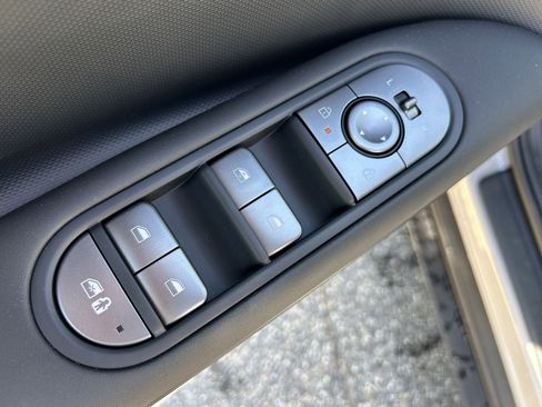 New 2025 Hyundai Ioniq 5 SE image 20