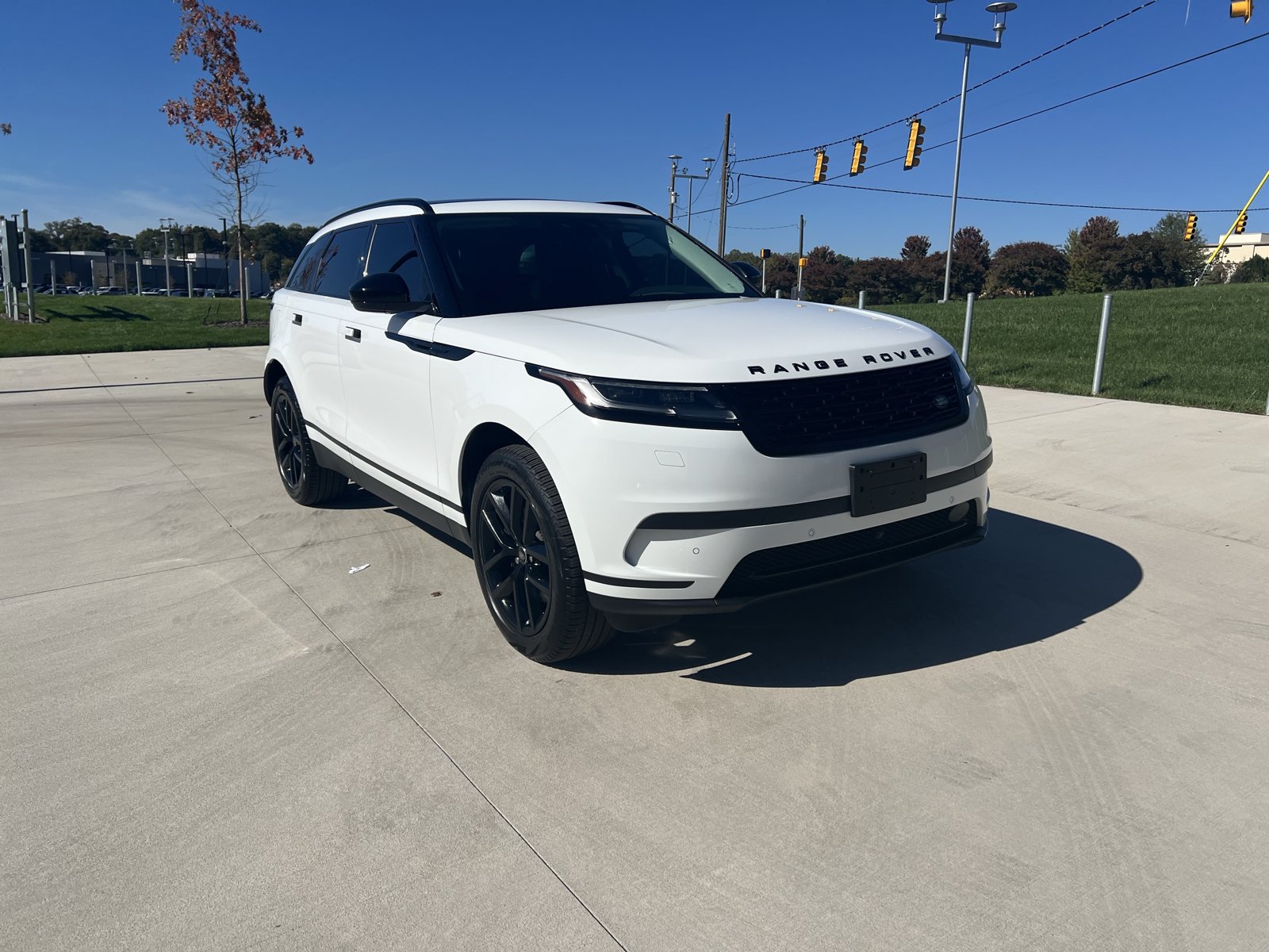 Used 2024 Land Rover Range Rover Velar S AWD/4WD image 2