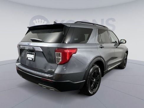 Used 2022 Ford Explorer XLT w/ Equipment Group 202A image 7