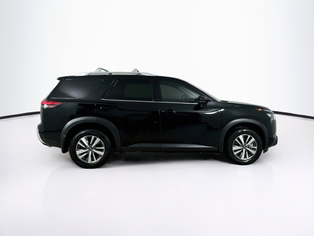 Used 2025 Nissan Pathfinder SL FWD image 9