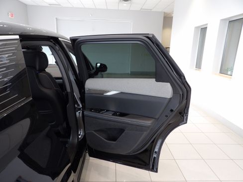 Used 2025 Cadillac Optiq Luxury 2 w/ LPO, Floor Liner Package AWD/4WD image 23