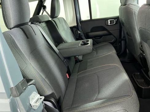 Used 2025 Jeep Wrangler Unlimited Sahara w/ Safety Group AWD/4WD image 27