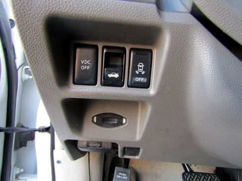 Used 2010 INFINITI G37 Journey w/ Premium Pkg image 17