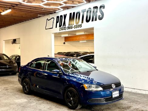Used 2012 Volkswagen Jetta TDI FWD image 1