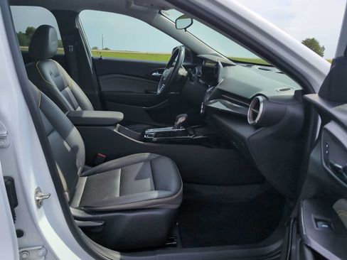 Used 2025 Chevrolet Trax ACTIV w/ Sunroof Package FWD image 27