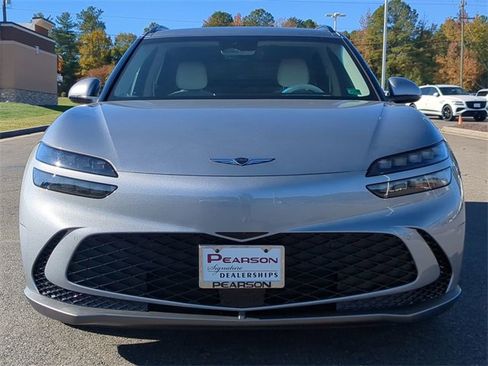 Used 2024 Genesis GV60 RWD image 8