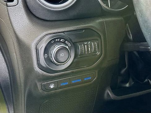 Used 2022 Jeep Wrangler Unlimited Sahara w/ Cold Weather Group image 18