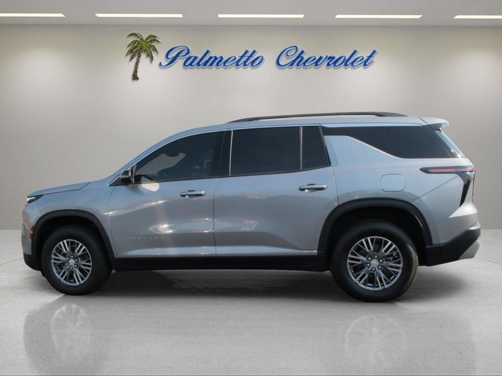 Used 2025 Chevrolet Traverse LT w/ Driver Confidence Package FWD image 5