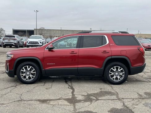 Used 2023 GMC Acadia SLT w/ Preferred Package image 2
