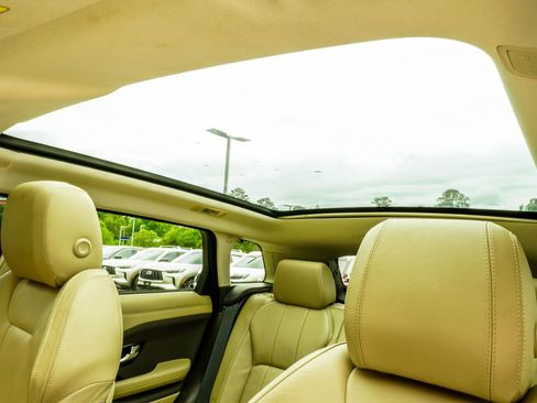 Used 2018 Land Rover Range Rover Evoque SE AWD/4WD image 37