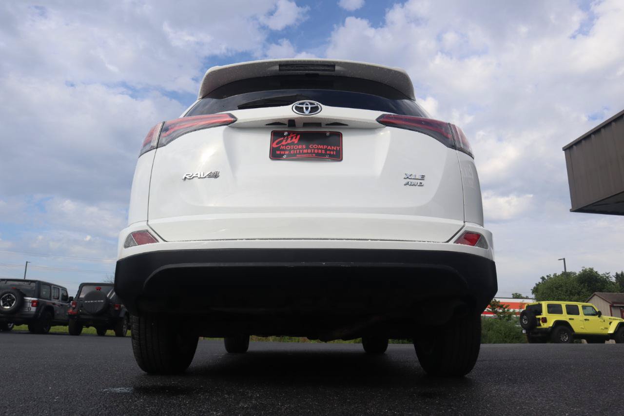 Used 2017 Toyota RAV4 XLE AWD/4WD image 15