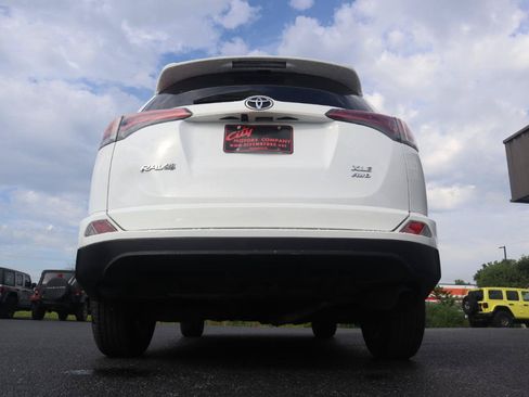 Used 2017 Toyota RAV4 XLE AWD/4WD image 15