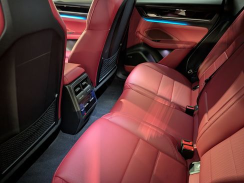 New 2026 Porsche Macan 4 Electric image 24