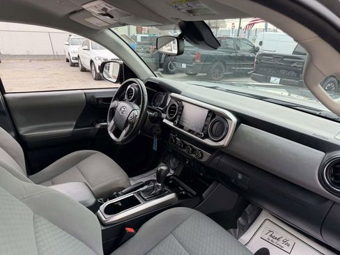 Used 2020 Toyota Tacoma SR5 image 12