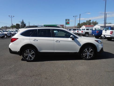 Used 2018 Subaru Outback 2.5i Limited image 2