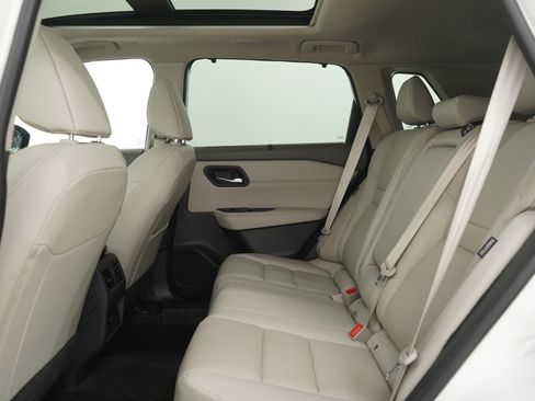 Used 2023 Nissan Rogue SV w/ SV Premium B Package image 17