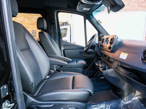 Used 2024 Mercedes-Benz Sprinter 2500 image 17