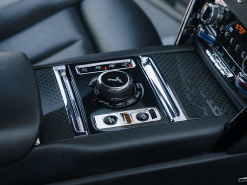 Used 2020 Rolls-Royce Cullinan Black Badge AWD/4WD image 28
