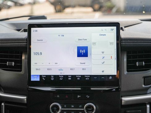 Used 2023 Ford Expedition XLT image 12