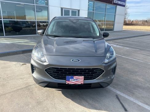 Used 2021 Ford Escape SE w/ SE Sport Appearance Package image 8