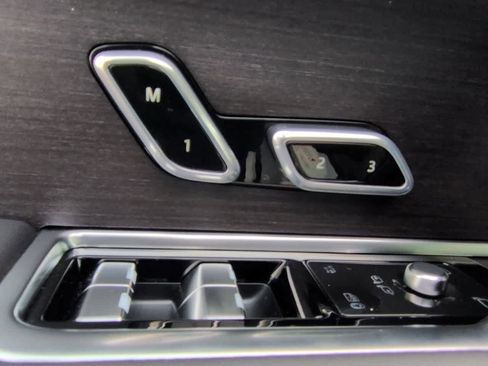 New 2026 Land Rover Range Rover SE image 17