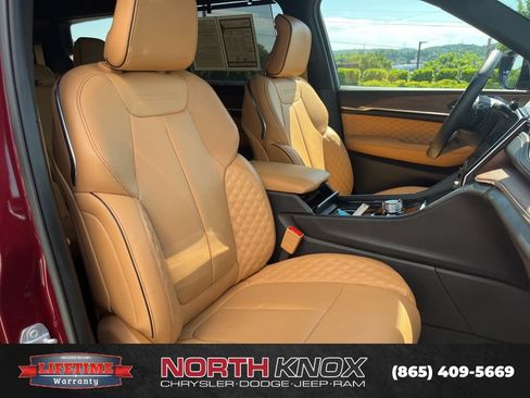 Used 2025 Jeep Grand Cherokee L Summit w/ Advanced Protech Group IV AWD/4WD image 30