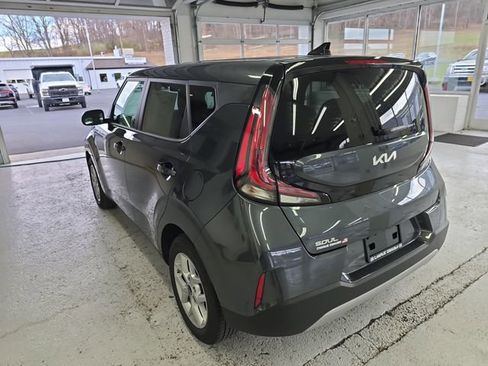 Certified 2025 Kia Soul LX image 3