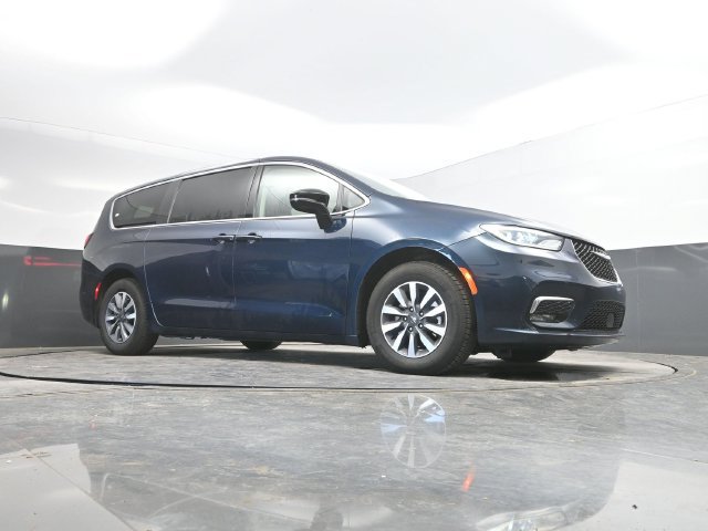 Used 2024 Chrysler Pacifica Limited FWD image 46