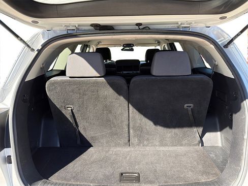 Used 2017 Kia Sorento LX image 12