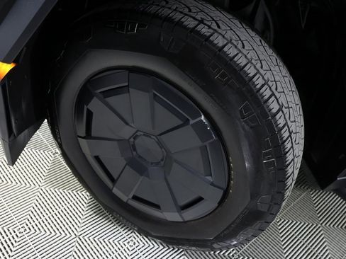 Used 2025 Tesla Cybertruck AWD Crew Cab image 46