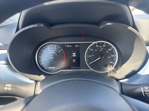 Used 2025 Nissan Versa SV image 20