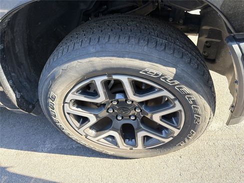 Used 2025 RAM 1500 Laramie AWD/4WD image 8