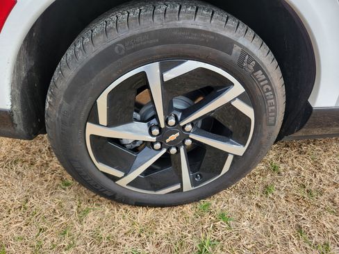 Used 2025 Chevrolet Equinox EV LT image 10