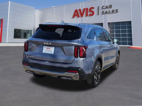 Used 2024 Kia Sorento S image 6
