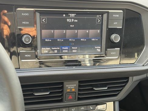 Used 2024 Volkswagen Jetta SE w/ Black Wheel Package image 21