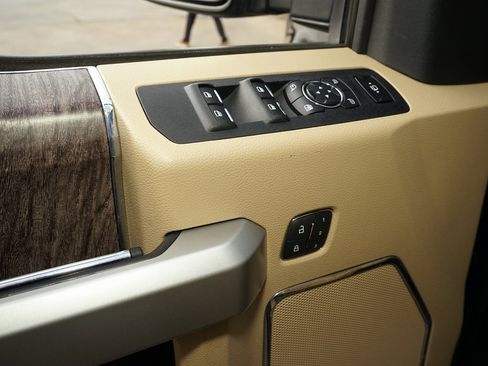 Used 2019 Ford F250 Lariat w/ Lariat Ultimate Package image 23