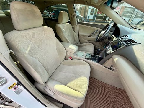 Used 2011 Toyota Camry LE image 11