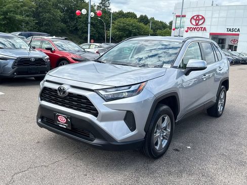Used 2025 Toyota RAV4 XLE AWD/4WD image 3