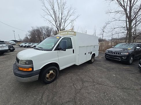 Used 2008 Chevrolet Express 3500 image 2
