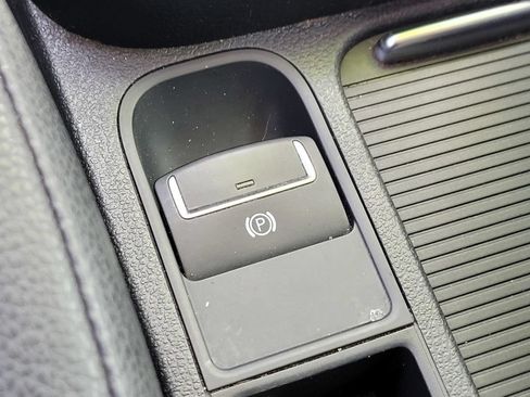 Used 2016 Volkswagen Tiguan S FWD image 29