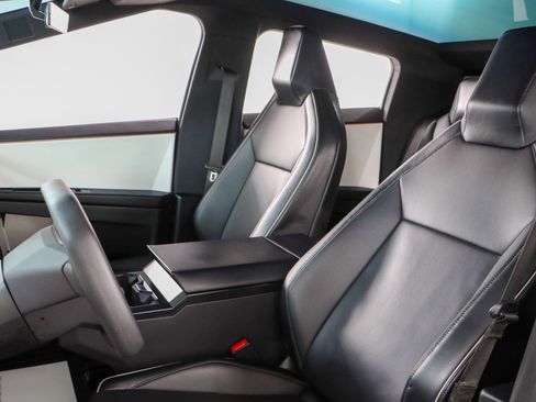 Used 2024 Tesla Cybertruck AWD Crew Cab image 21