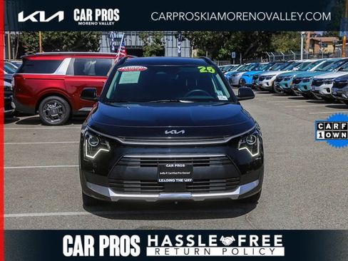 Certified 2025 Kia Niro EX image 3