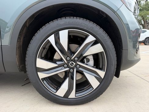 Certified 2026 Volvo XC40 B5 Plus w/ Climate Package AWD/4WD image 9