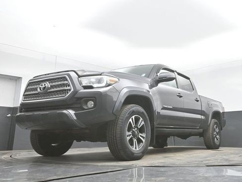 Used 2016 Toyota Tacoma TRD Sport AWD/4WD image 40
