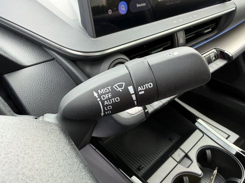 Used 2024 Toyota Prius XLE AWD/4WD image 24
