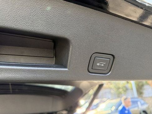 Used 2025 GMC Acadia Denali image 16