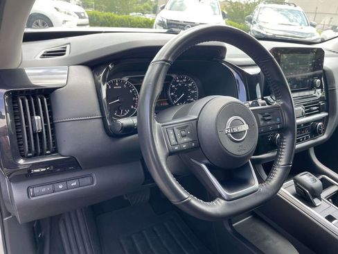 Used 2025 Nissan Pathfinder SV AWD/4WD image 18
