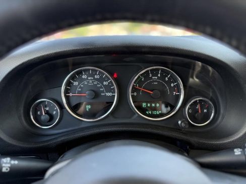 Used 2017 Jeep Wrangler Unlimited Rubicon w/ Connectivity Group image 24